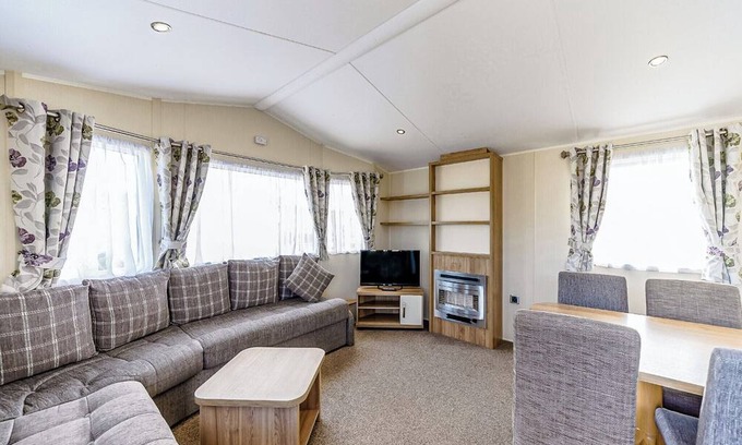 Bleadon House | Modern and contemporary 12ft-wide caravan with two twin.