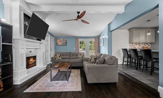 Johnston House | Modern and charming home minutes to downtown!