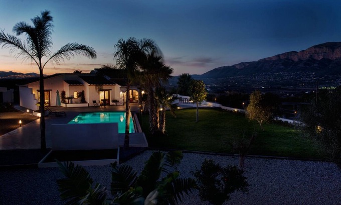 Tarraula Villa | Modern and cheerful villa in Javea, on the Costa Blanca, Spain with private pool for 6 persons
