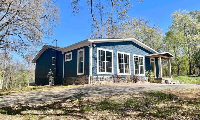 Vine Grove House | Modern and Comfortable 5BR located conveniently near Ft. Knox and Elizabethtown!