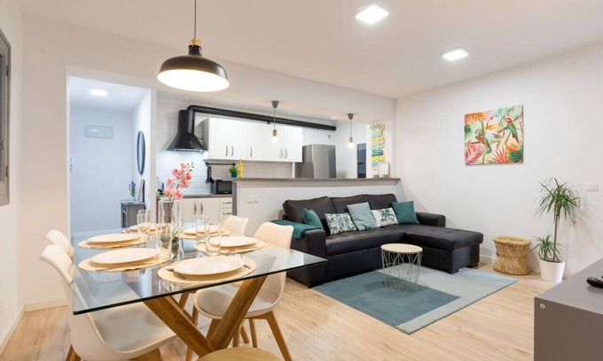 Poligono Alameda Apartment | Modern and Spacious in Malaga center, with Garage!