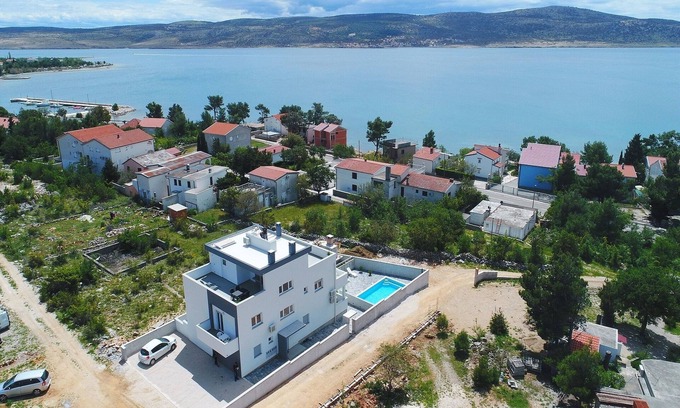 Seline Apartment | Modern apartment for 2-4 persons with garden view and pool use