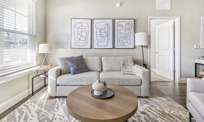 Paw Creek Apartment | Modern Apartment in Prime Location (ID5876X32)