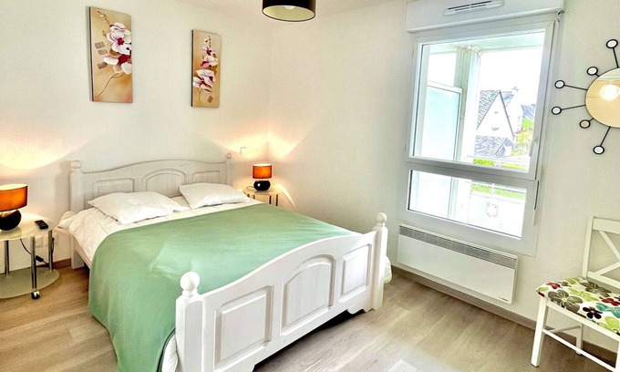 Etel Apartment | Modern apartment in Étel, near beach, 2 rooms with private parking