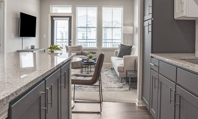 Bowling Green Apartment | Modern Apartment in Prime Location (ID9374)