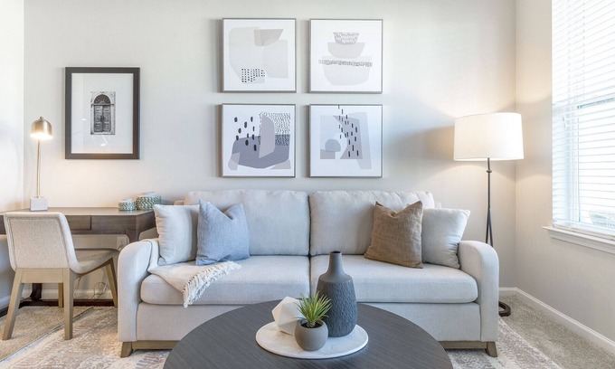 Bowling Green Apartment | Modern Apartment in Prime Location (ID9111X51)