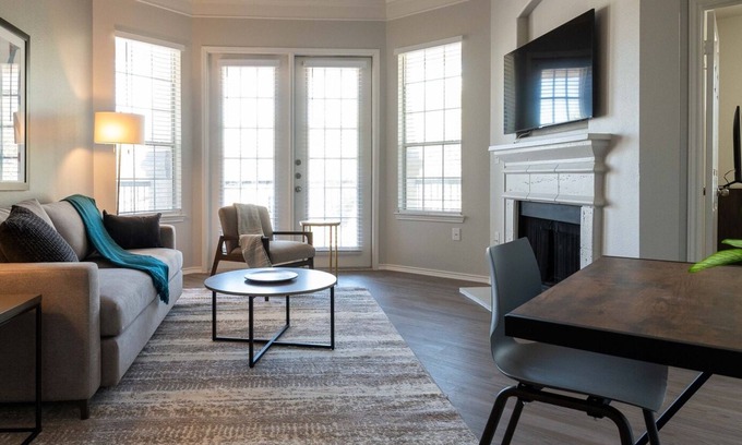 Falconhead Apartment | Modern Apartment in Prime Location (ID3426X15)