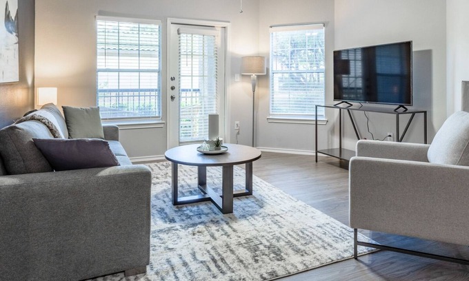 Falconhead Apartment | Modern Apartment in Prime Location (ID7779X37)