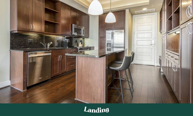 Florence Apartment | Modern Apartment in Prime Location (ID8502)