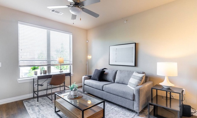 Southwest Carrollton Apartment | Modern Apartment in Prime Location (ID3882)