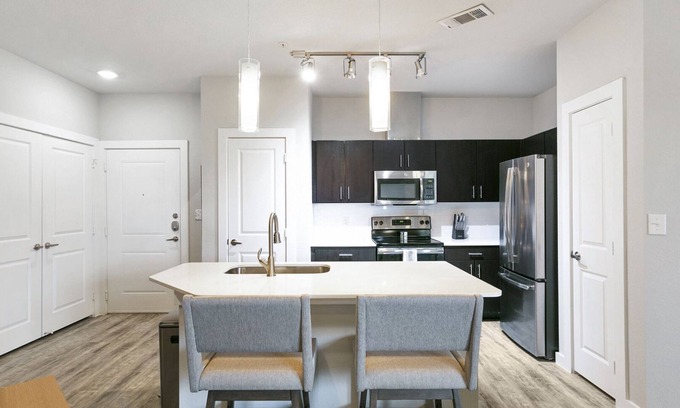 Los Indios Apartment | Modern Apartment in Prime Location (ID3561X40)