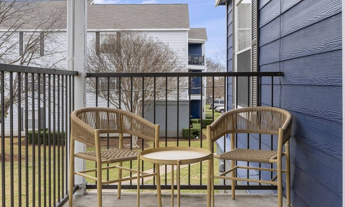 Georgetown Apartment | Modern Apartment in Prime Location (ID9170X94)