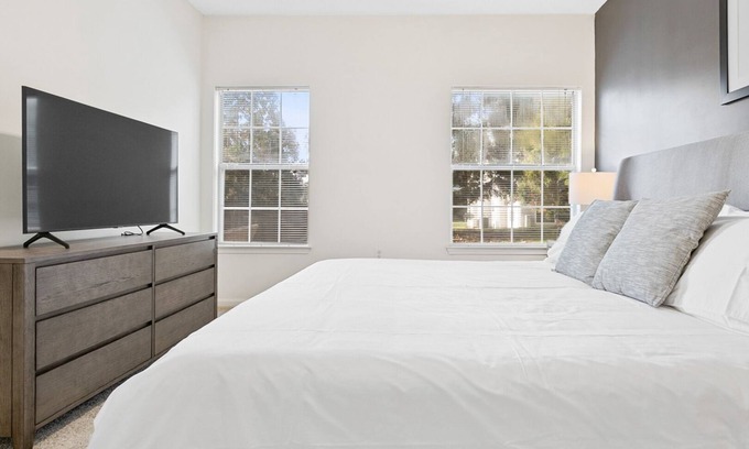 Jamestown Apartment | Modern Apartment in Prime Location (ID8541X05)