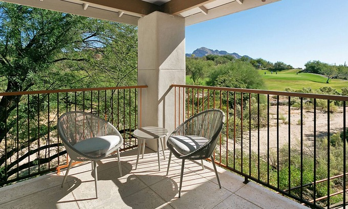 Canada Hills Golf Course Apartment | Modern Apartment in Prime Location (ID2518X98)