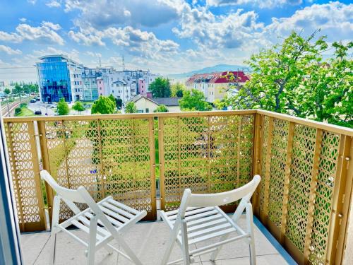 Wiener Neudorf Apartment | Modern Apartment with Balcony near Vienna