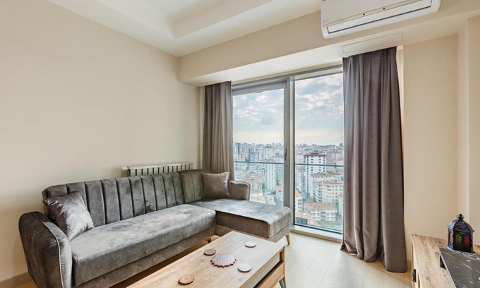 Kadikoy Apartment | Modern Apartment with Great City View in Kadikoy