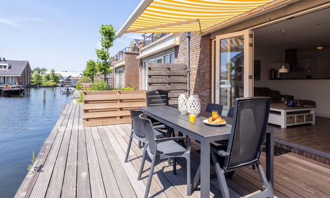 Municipality of Uitgeest Apartment | Modern apartment with jetty