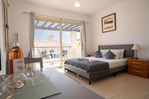 Peyia Town Apartment | Modern Apartment with Pool and Balcony Hillside and Sea Views For Business or Leisure Travellers