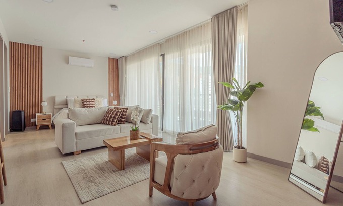 Patio Bonito Apartment | Modern apt near Provenza and Lleras