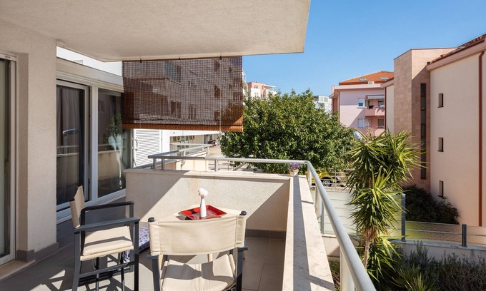 Bacvice Apartment | Modern apt with terrace 4 min walk to the beach