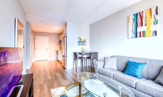 Seaport District Apartment | Modern Apt with Water Views and Gym