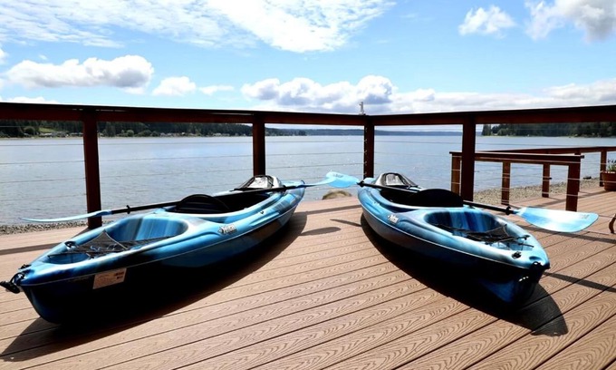 Allyn House | Modern Beachfront Cabin with Hot Tub and Spectacular Views