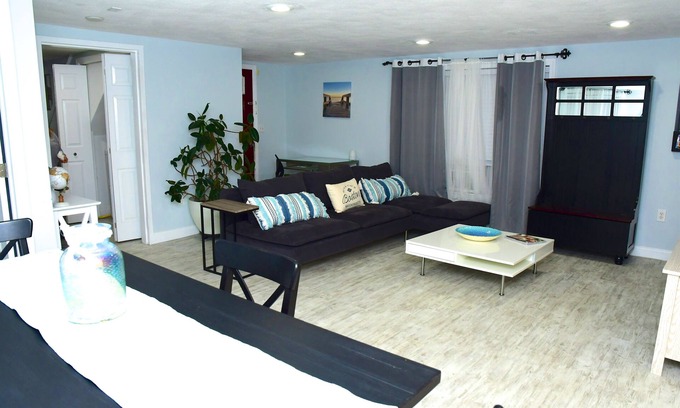Revere Apartment | Modern Beachside Space - Near Boston/Airport/Train