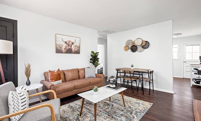 Wayne House | Modern Boho Villas 10 min Airpt.