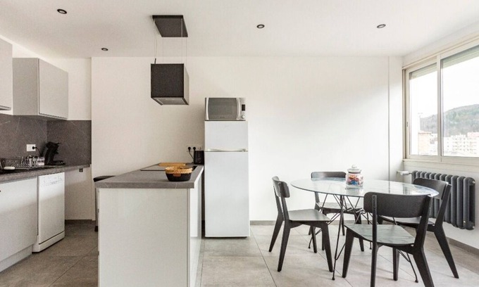 Gap Apartment | Modern, bright and sunny apartment