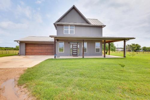 Bryan House | Modern Bryan Farmhouse on 1 Acre with Hot Tub!
