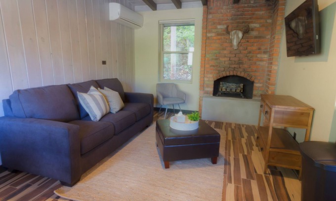 Sedona Cabin | Modern cabin for 4 with views of the red rocks and next to Slide Rock State park