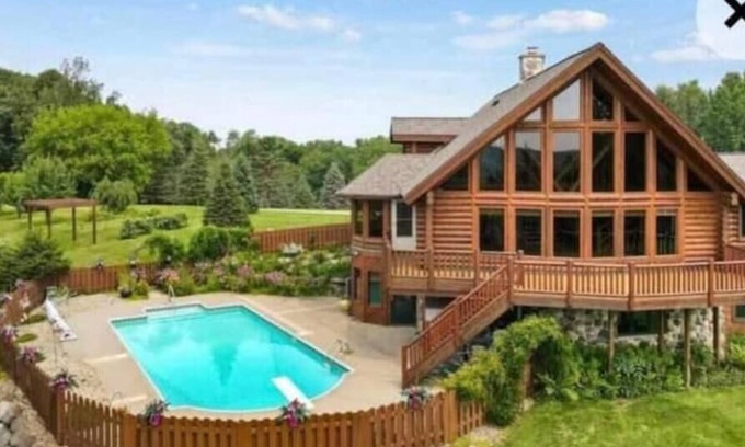 Lodi Cabin | Modern cabin with pool and hot tub!
