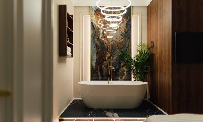 Baia Mare Apartment | Modern¢ral apartment with a gorgeous bathtub inside one of the two bedrooms.