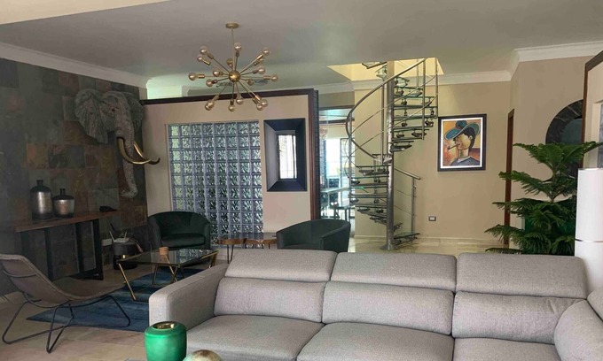 Evaristo Morales Apartment | Modern & Centrical Evaristo Apartment With Tub