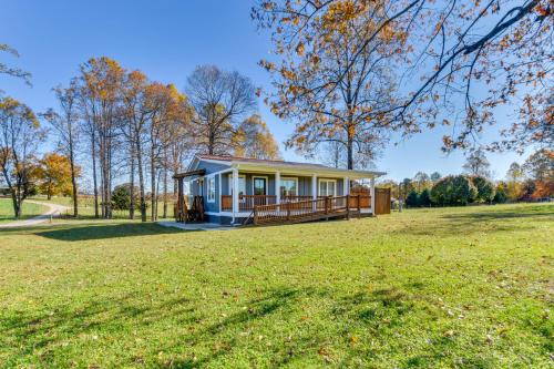 Clarkesville House | Modern Clarkesville Cottage with Decks and Patio!