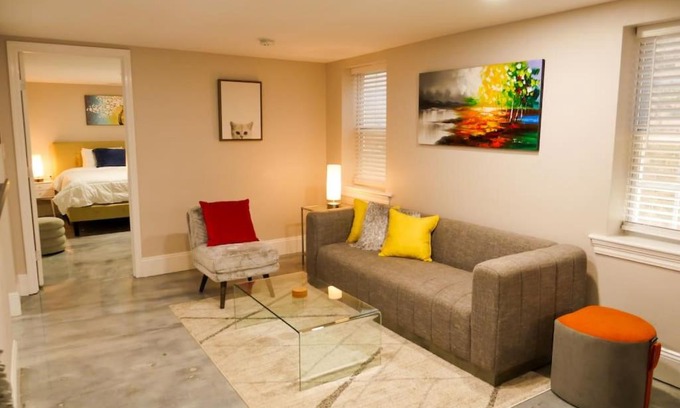 Algiers Point Bed & Breakfast | Modern Colorful and Perfectly Located in Algiers PT