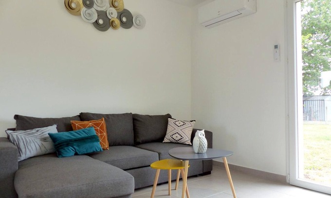 Saint-Remy-en-Rollat Cottage | Modern comfort between city and countryside, 2 BR, terrace, large garden, close to Vichy