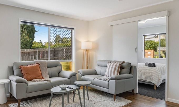 Centenary Heights Apartment | Modern Comfort in Quiet Neighbourhood!