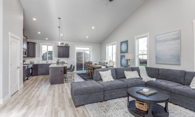 Hermiston House | Modern Comfort