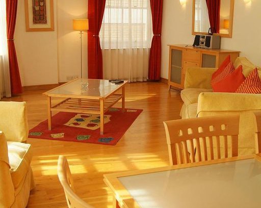 Castle Baynard Apartment | Modern Condo near St. Paul's Cathedral w/ WiFi & 24 hr Front Desk