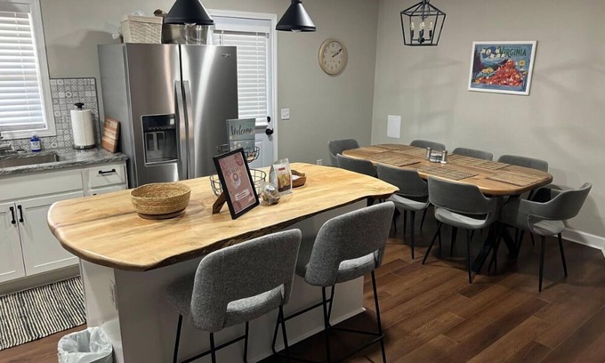 Floyd House | Modern confort with rustic charm! n⭐️⭐️⭐️The Chantal Verdugo House⭐️⭐️⭐️