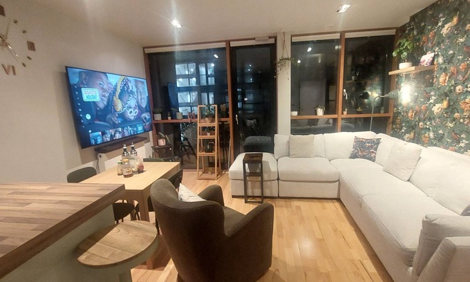 Sandyford Apartment | Modern Cosy 1Bd, Perfect for Business or Travel