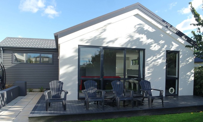 Christchurch Cottage | Modern Cottage in a Family Setting