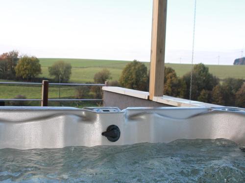 Vaux-sur-Sure House | Modern Cottage in Vaux-sur-Sûre with Sauna