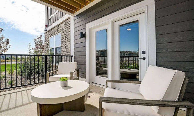 Whitestown Apartment | Modern Cozy 3-bdr 2-bth peaceful Living Escape