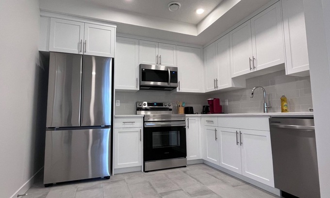 Cochrane House | Modern & Cozy guest suite