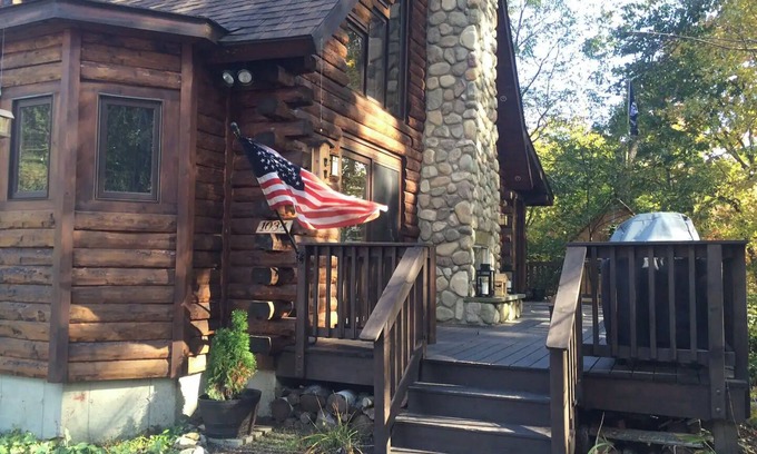 Town of Copake House | Modern, cozy log cabin in Copake with AC and WiFi
