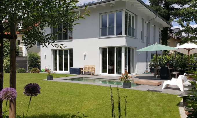 Gartenstadt Trudering Villa | Modern, cozy villa with pool and garden