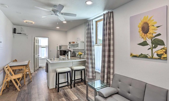 Custer Apartment | Modern Custer Apt - Walk to Shops and Dining!