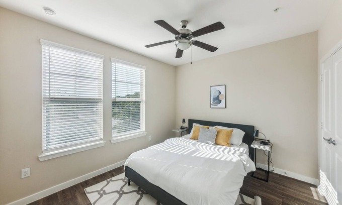 Southeast Houston Apartment | Modern Design I 2bd/2bth I Properties by Preston